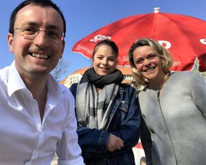 Strahlend blauer Himmel, Sonnenschein - Zeit für eine Bürgersprechstunde im Freien!